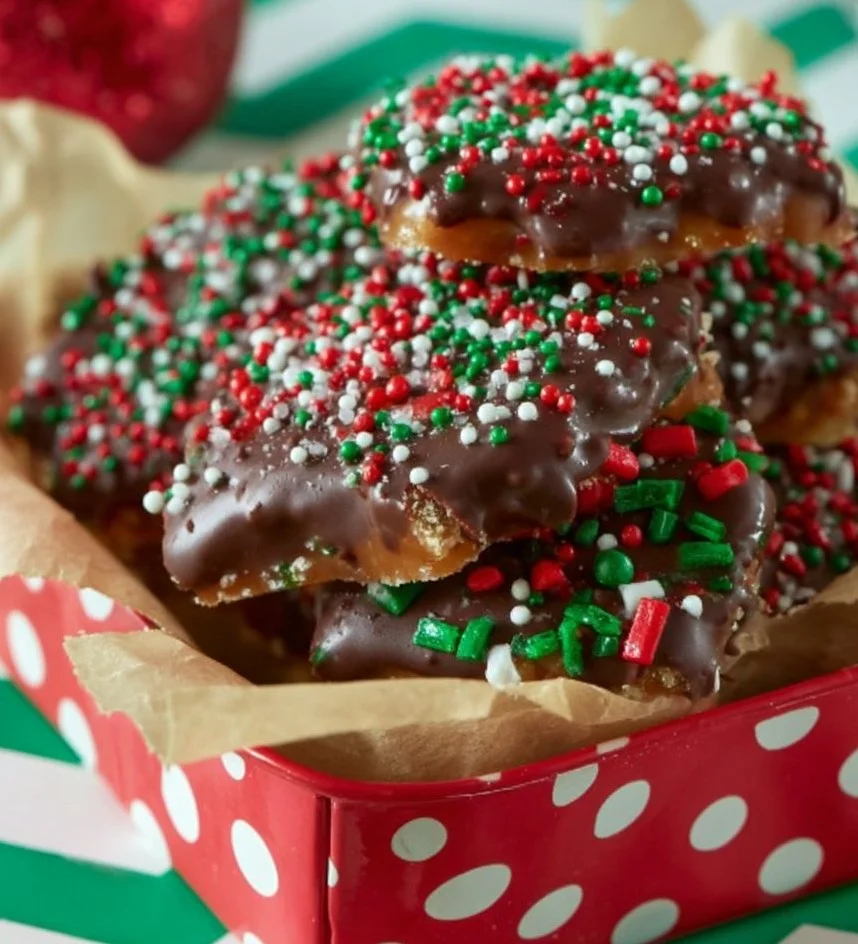Delicious 20-minute Christmas Crack recipe with toffee and chocolate toppings.